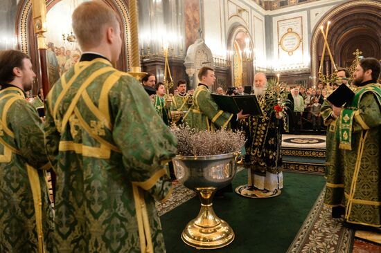 Patriarch conducts liturgy on Palm Sunday eve