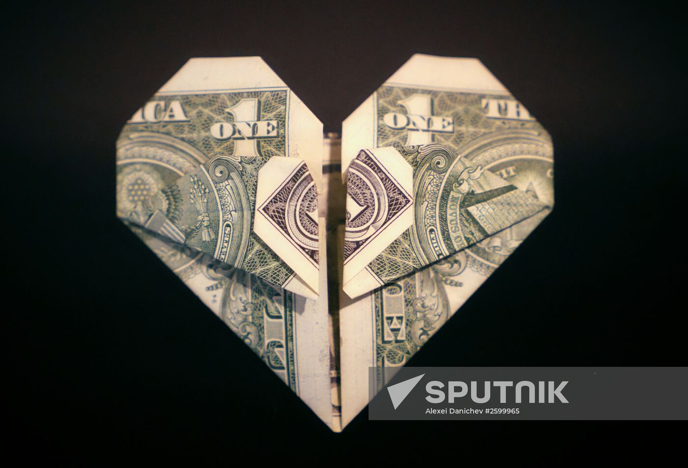 100 Dollar Origami exhibition in St. Petersburg