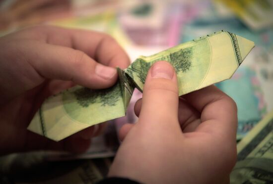 100 Dollar Origami exhibition in St. Petersburg