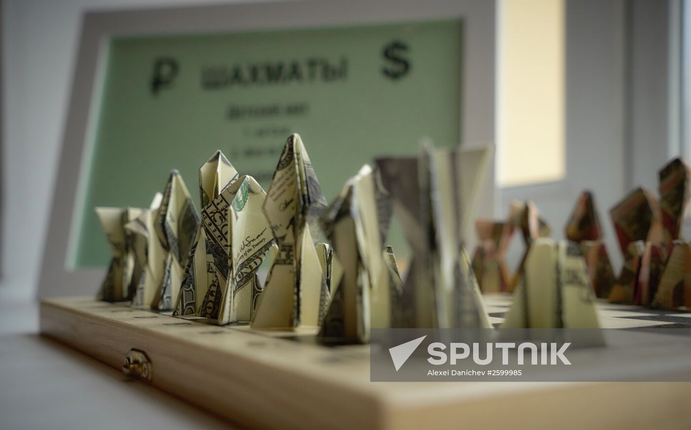 100 Dollar Origami exhibition in St. Petersburg