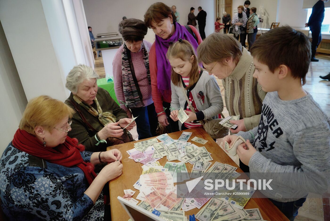 100 Dollar Origami exhibition in St. Petersburg