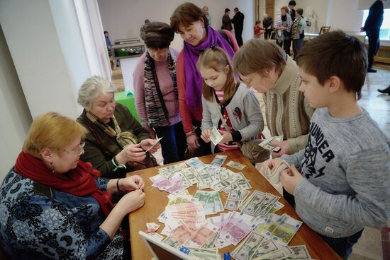100 Dollar Origami exhibition in St. Petersburg