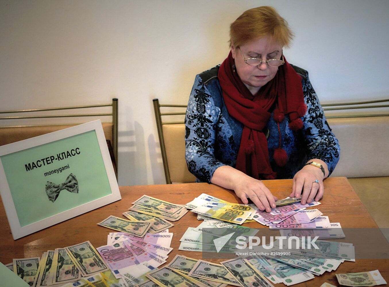 100 Dollar Origami exhibition in St. Petersburg