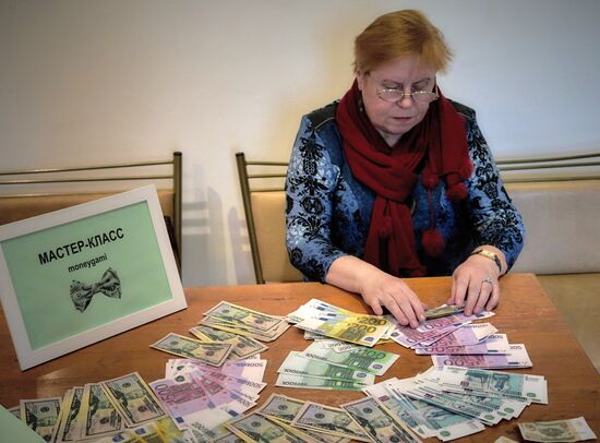 100 Dollar Origami exhibition in St. Petersburg
