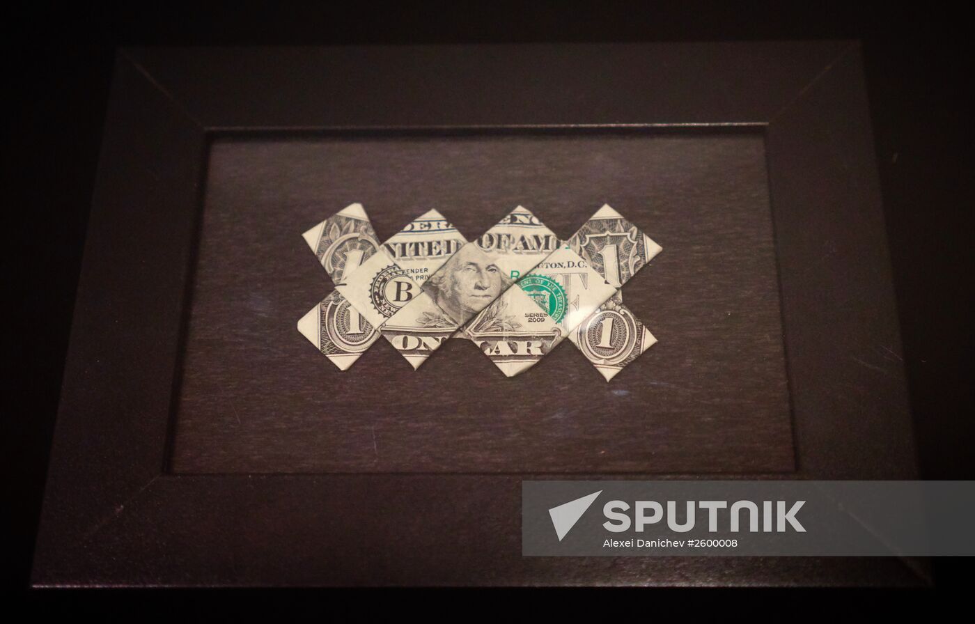 100 Dollar Origami exhibition in St. Petersburg