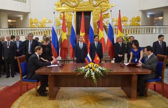 Prime Minister Dmitry Medvedev on official visit to Vietnam