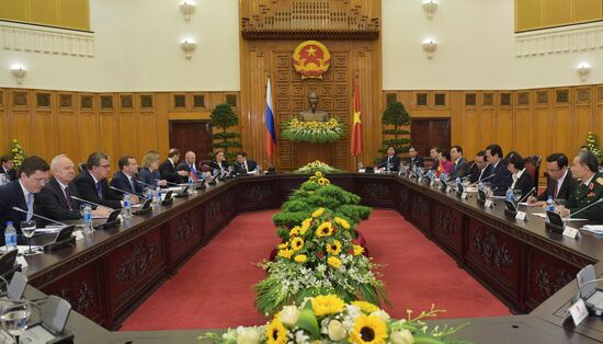 Prime Minister Dmitry Medvedev on official visit to Vietnam