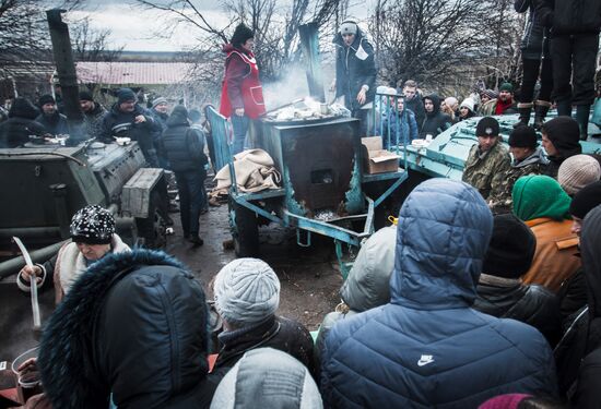 DPR residents participate in cleanup event near Saur Mogila memorial complex