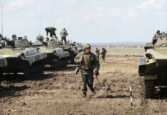 Drill by Internal Affairs Ministry's Internal Troops in Kadamovsky range in Rostov Region