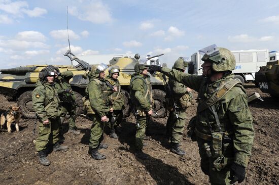 Drill by Internal Affairs Ministry's Internal Troops in Kadamovsky range in Rostov Region