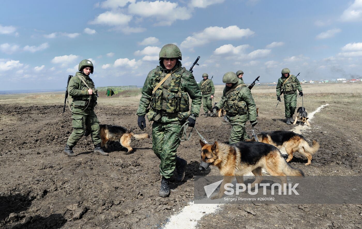 Drill by Internal Affairs Ministry's Internal Troops in Kadamovsky range in Rostov Region