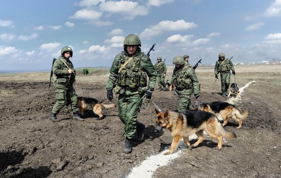 Drill by Internal Affairs Ministry's Internal Troops in Kadamovsky range in Rostov Region