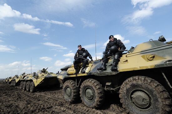Drill by Internal Affairs Ministry's Internal Troops in Kadamovsky range in Rostov Region