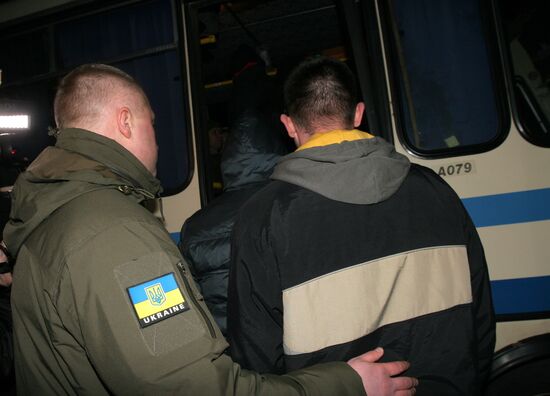 Donetsk People's Republic transfers prisoners to Ukrainian side