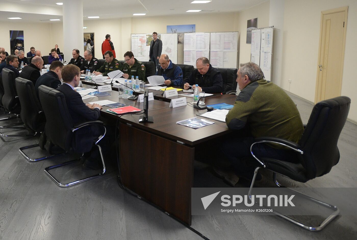 Dmitry Rogozin meets with builders at the unfinished Vostochny (Eastern) space center