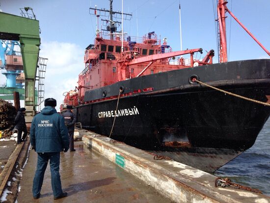 Crew of sunken trawler Dalny Vostok (Far East) arrives at Korsakov seaport