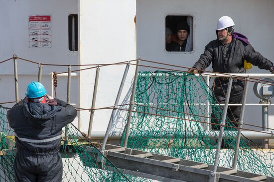 Crew of sunken trawler Dalny Vostok (Far East) arrives at Korsakov seaport