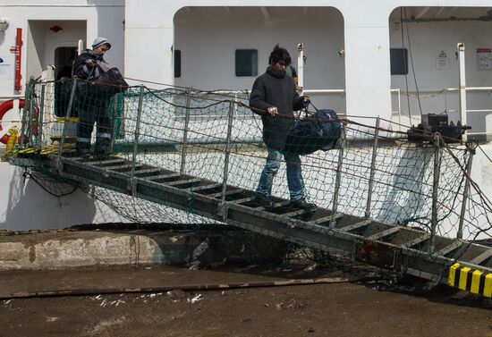 Crew of sunken trawler Dalny Vostok (Far East) arrives at Korsakov seaport