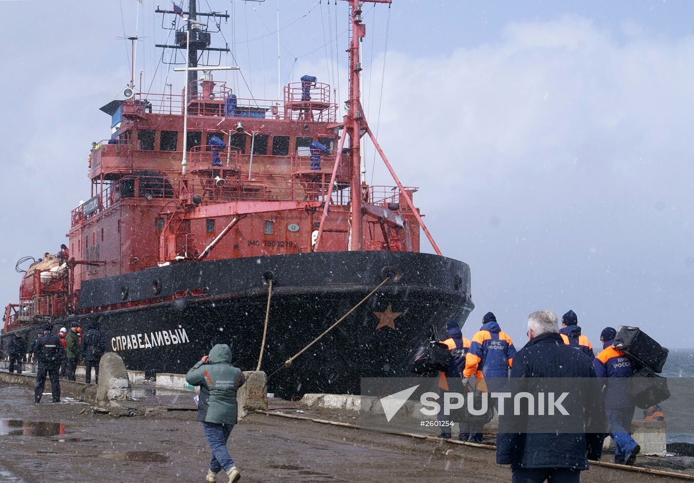 Crew of sunken trawler Dalny Vostok (Far East) arrives at Korsakov seaport