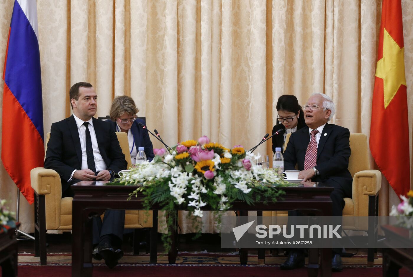 Russian Prime Minister Dmitry Medvedev pays official visit to Vietnam. Day Two