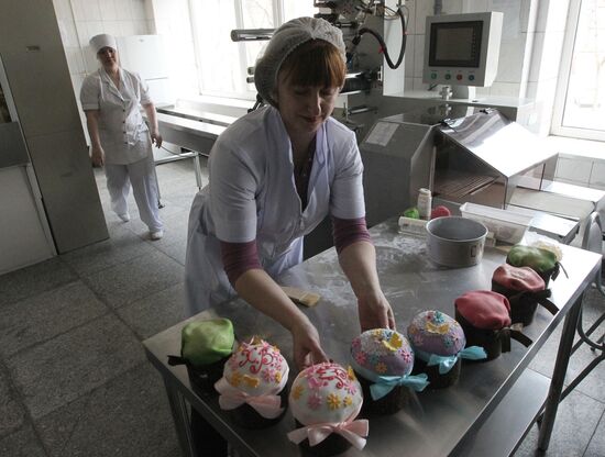The baking of Easter cakes at the Vladkhleb open joint stock company in Vladivostok