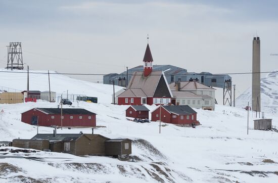 High-latitude Arctic expedition to Spitsbegen as part of Arctic-2015 project
