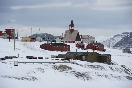 High-latitude Arctic expedition to Spitsbegen as part of Arctic-2015 project