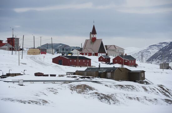 High-latitude Arctic expedition to Spitsbegen as part of Arctic-2015 project