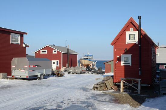 High-latitude Arctic expedition to Spitsbegen as part of Arctic-2015 project