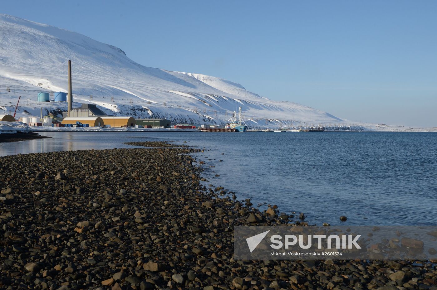 High-latitude Arctic expedition to Spitsbegen as part of Arctic-2015 project