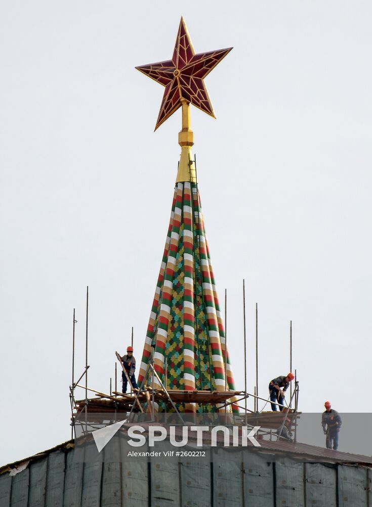 Scaffolding taken down on Kremlin's Spasskaya Tower