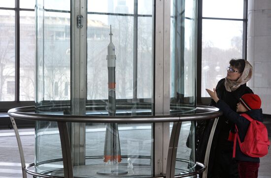 "Discovery of Space" exhibition at Vorobyovy Gory metro station