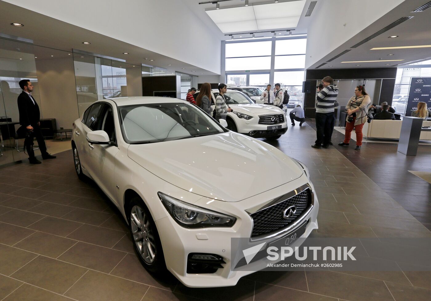 New Infiniti dealership opens in St. Petersburg