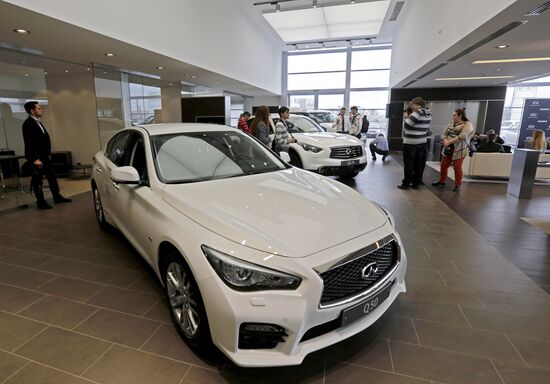 New Infiniti dealership opens in St. Petersburg