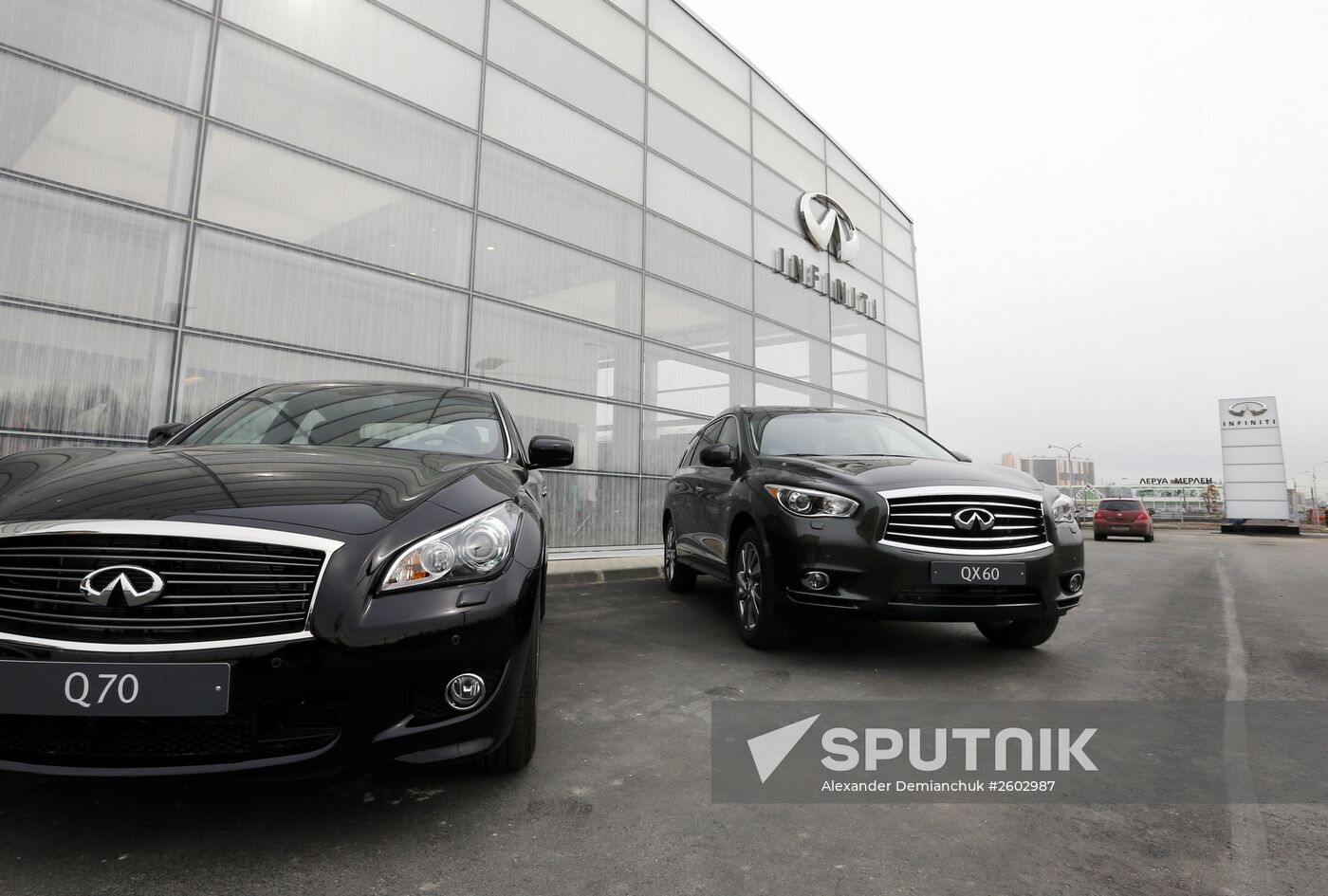 New Infiniti dealership opens in St. Petersburg