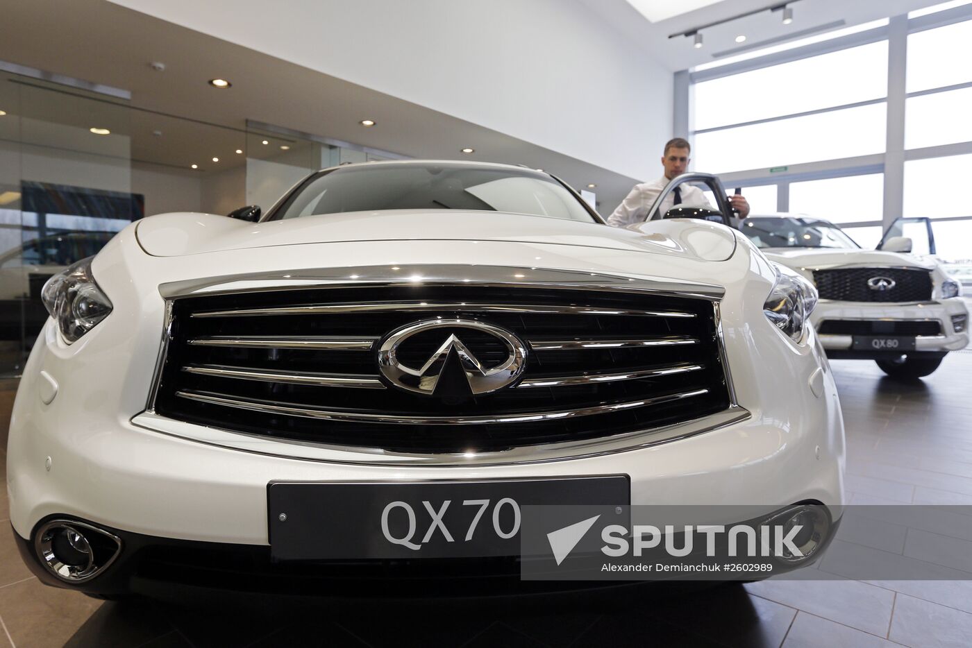 New Infiniti dealership opens in St. Petersburg