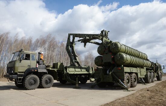 Defense Ministry's antiaircraft missile battalions on combat alert duty