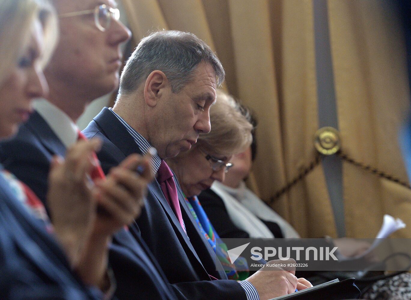 Foreign Minister Sergei Lavrov meets with Russian NGOs