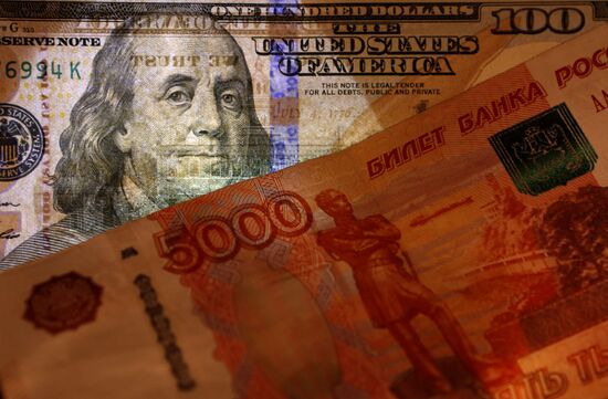US and Russian banknotes