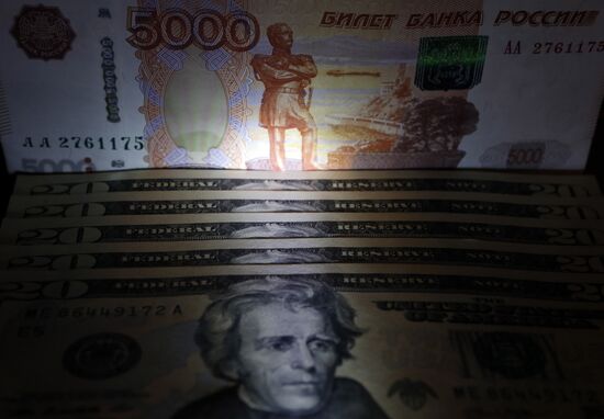 US and Russian banknotes