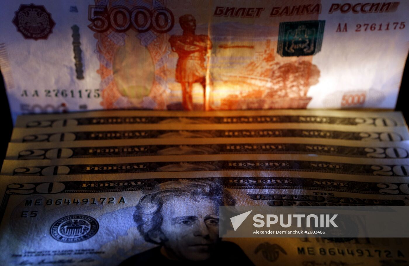 US and Russian banknotes