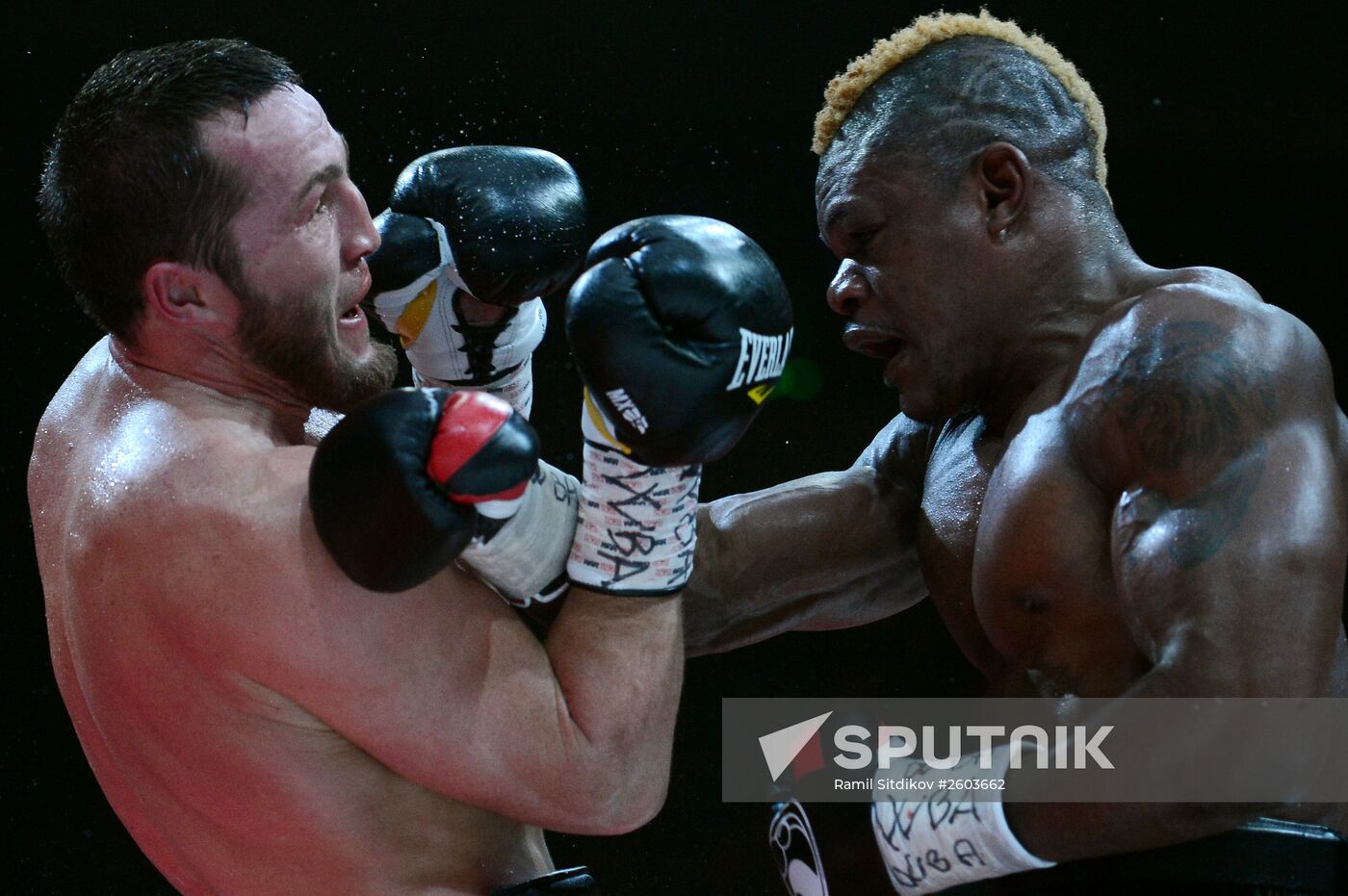 Boxing. Denis Lebedev vs. Youri Kalenga