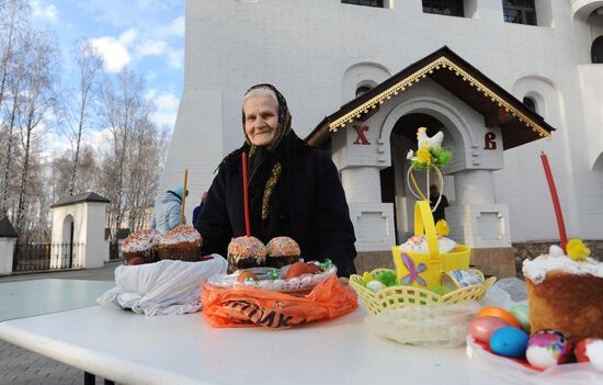 Consecration of Easter cakes on Easter Saturday
