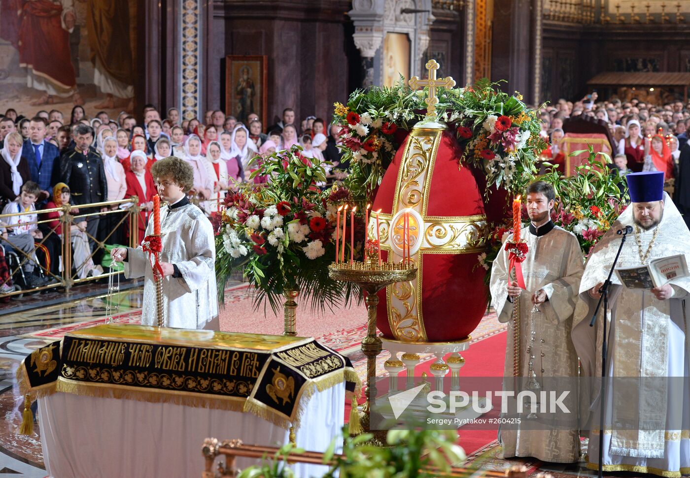 Easter serivce in Christ the Saviour Cathedral in Moscow