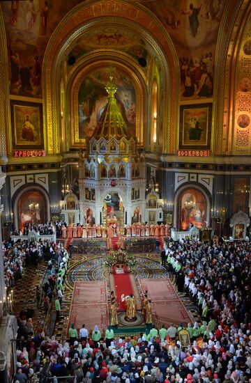 Easter service in Moscow's Cathedral of Christ the Savior
