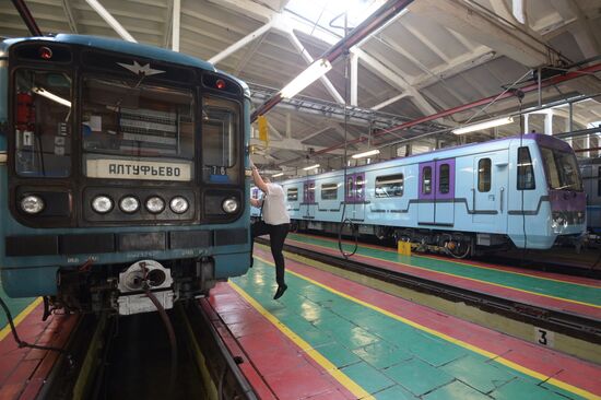 New metro railcars presented in Moscow