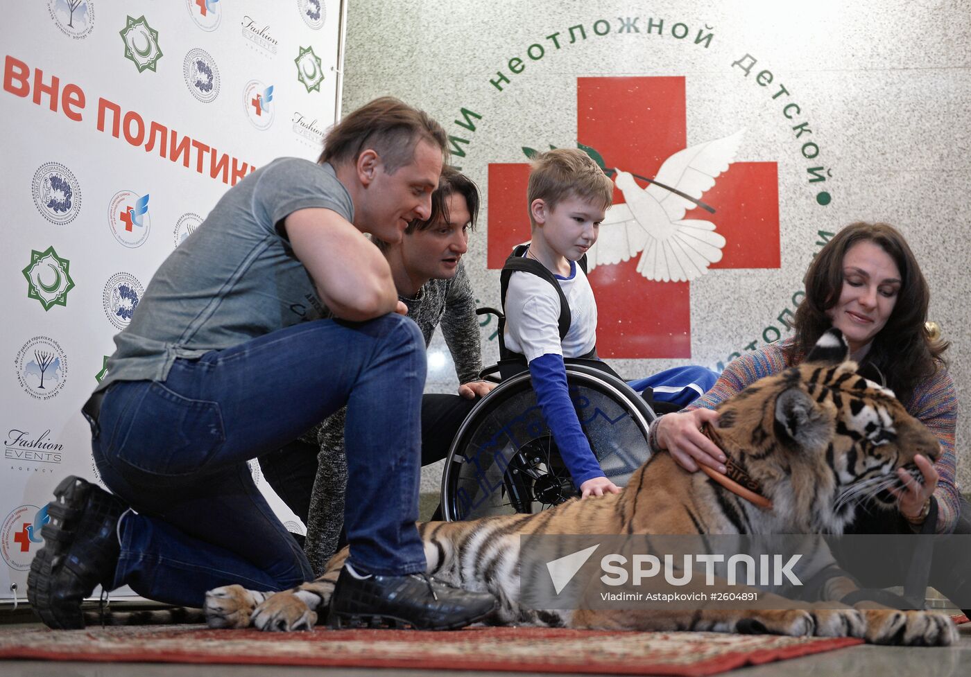 Zapashny brothers visit Vanya Voronov from Donetsk in the hospital