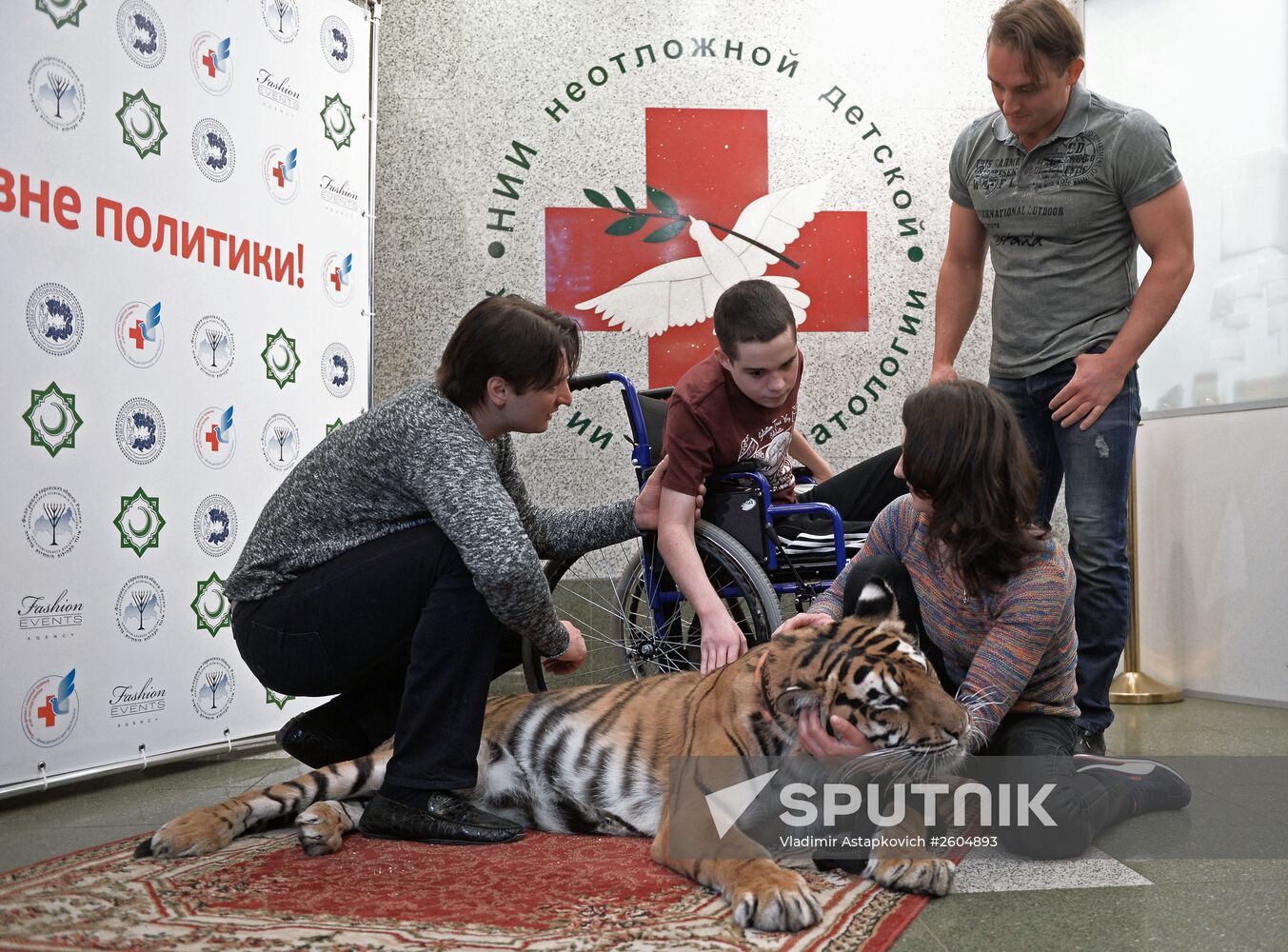 Zapashny brothers visit Vanya Voronov from Donetsk in the hospital