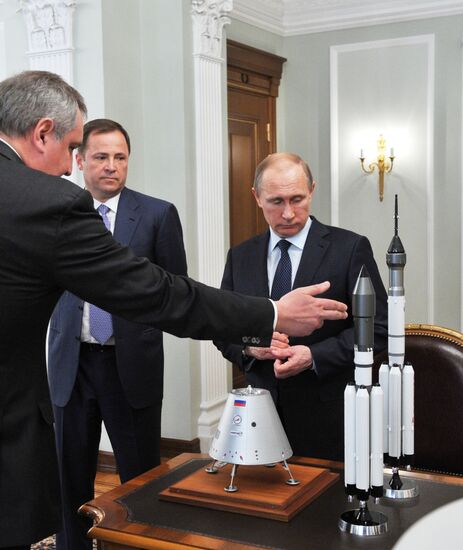 Russian President Vladimir Putin met with Deputy Prime Minister Dmitry Rogozin and Roscosmos Head Igor Komarov