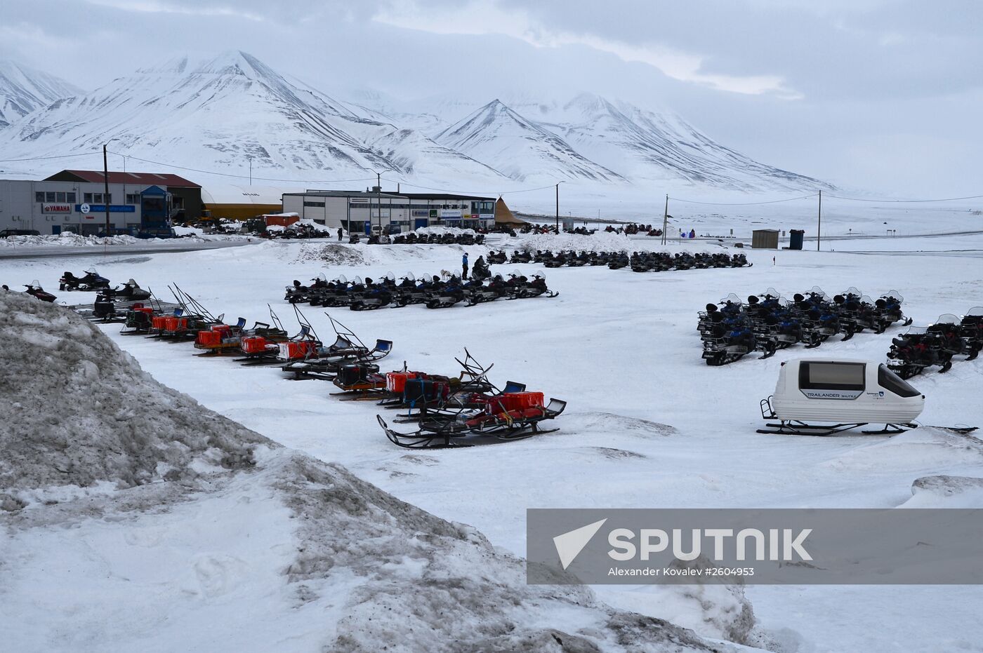 High-latitude expedition to Spitsbergen (Svalbard) under Arctic-2015 project